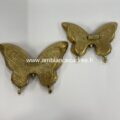 détails accrochage papillons dorés décoratifs