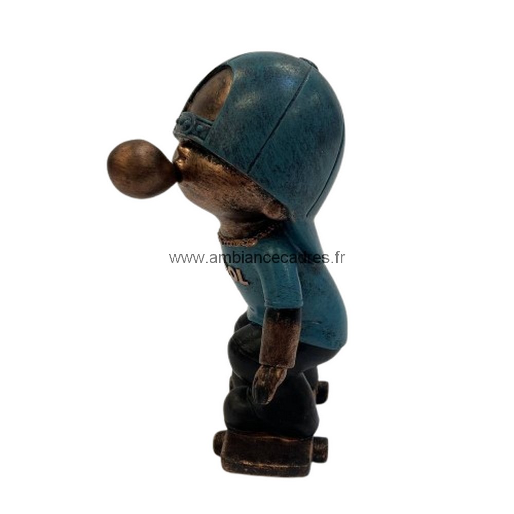 déco statue garçon skateboard chewing-gum