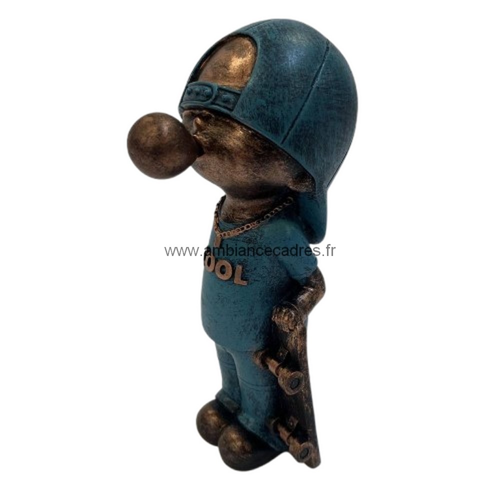 Statuette Garçon Skate à la Main