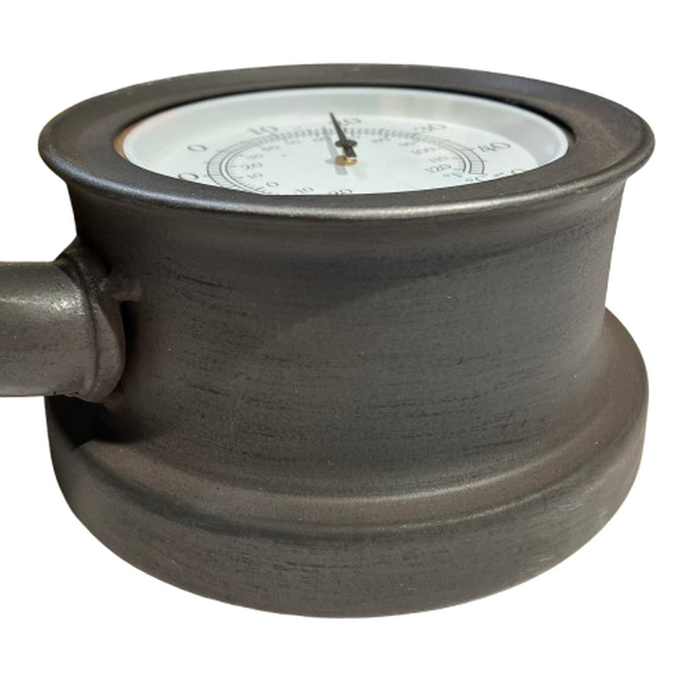 détails horloge métal déco