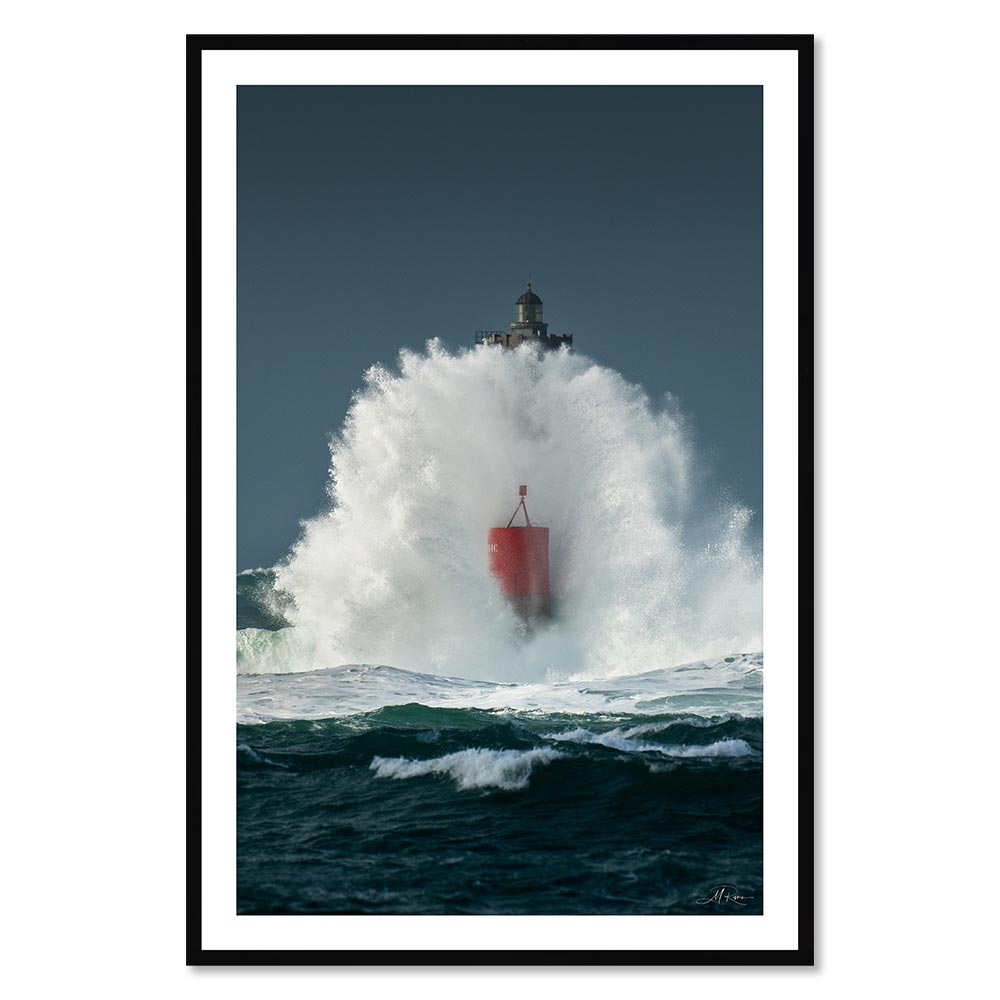 tableau_phare_porspoder_tempete_isha_rivrin_phare_balise_rouge_vagues_encadrement_noir Tableau Phare Porspoder Tempête Isha