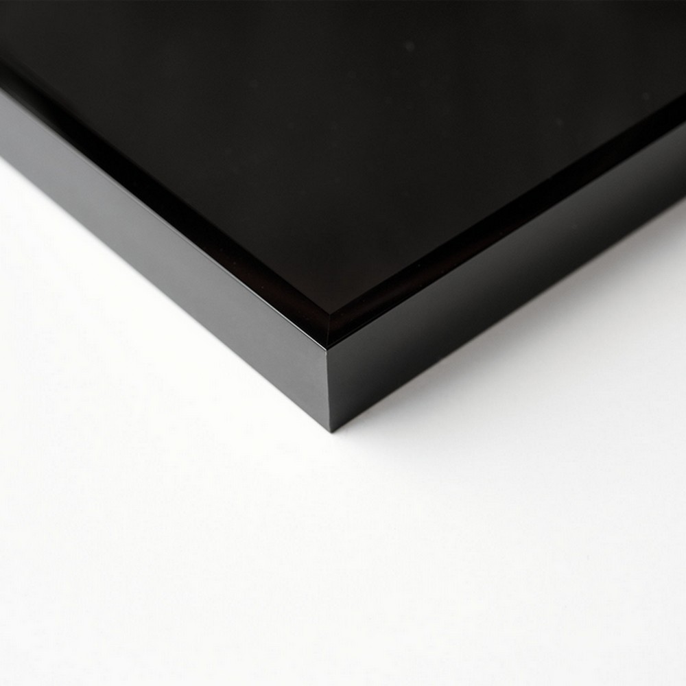 cadre_noir_alpha_aly_nielsen_brillant_noir_anodise_016_angle cadre noir alpha alu nielsen